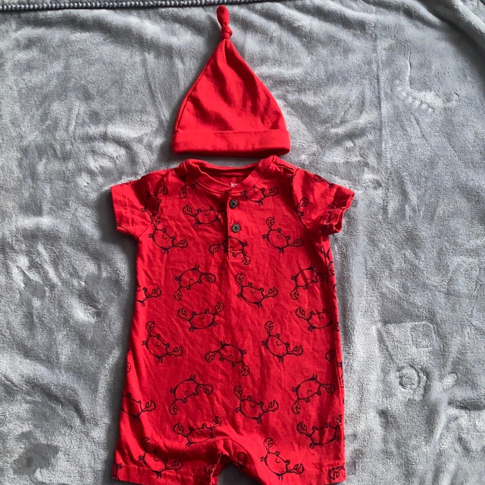 🔴 $5.00 Clearance Sale Carter’s Romper with Matching Hat Set